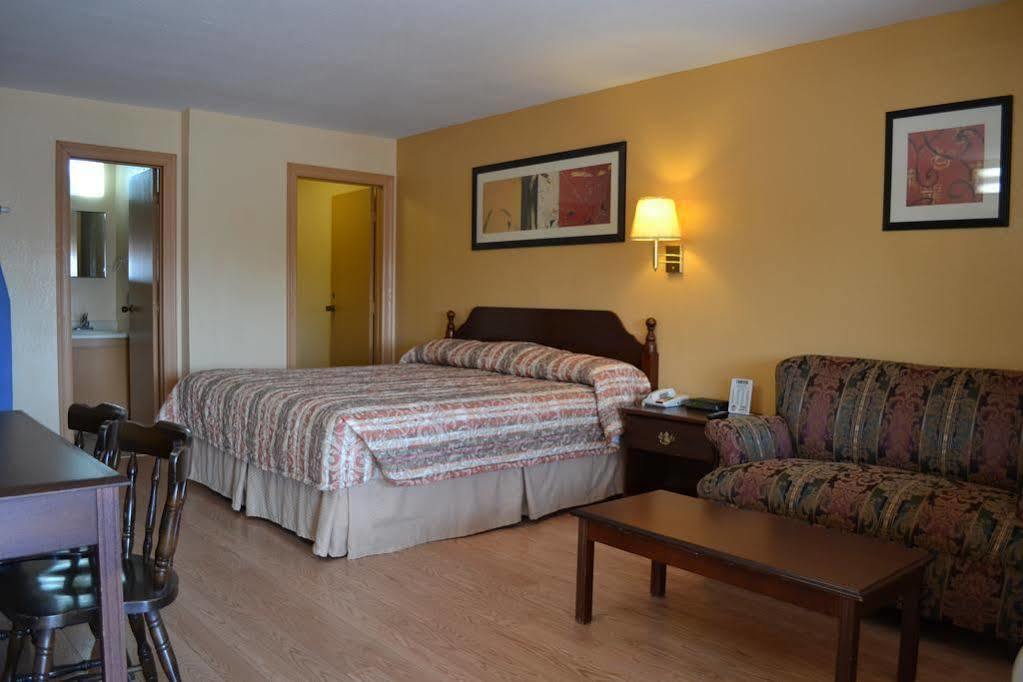 Deluxe Inn And Suites Уэслако Экстерьер фото